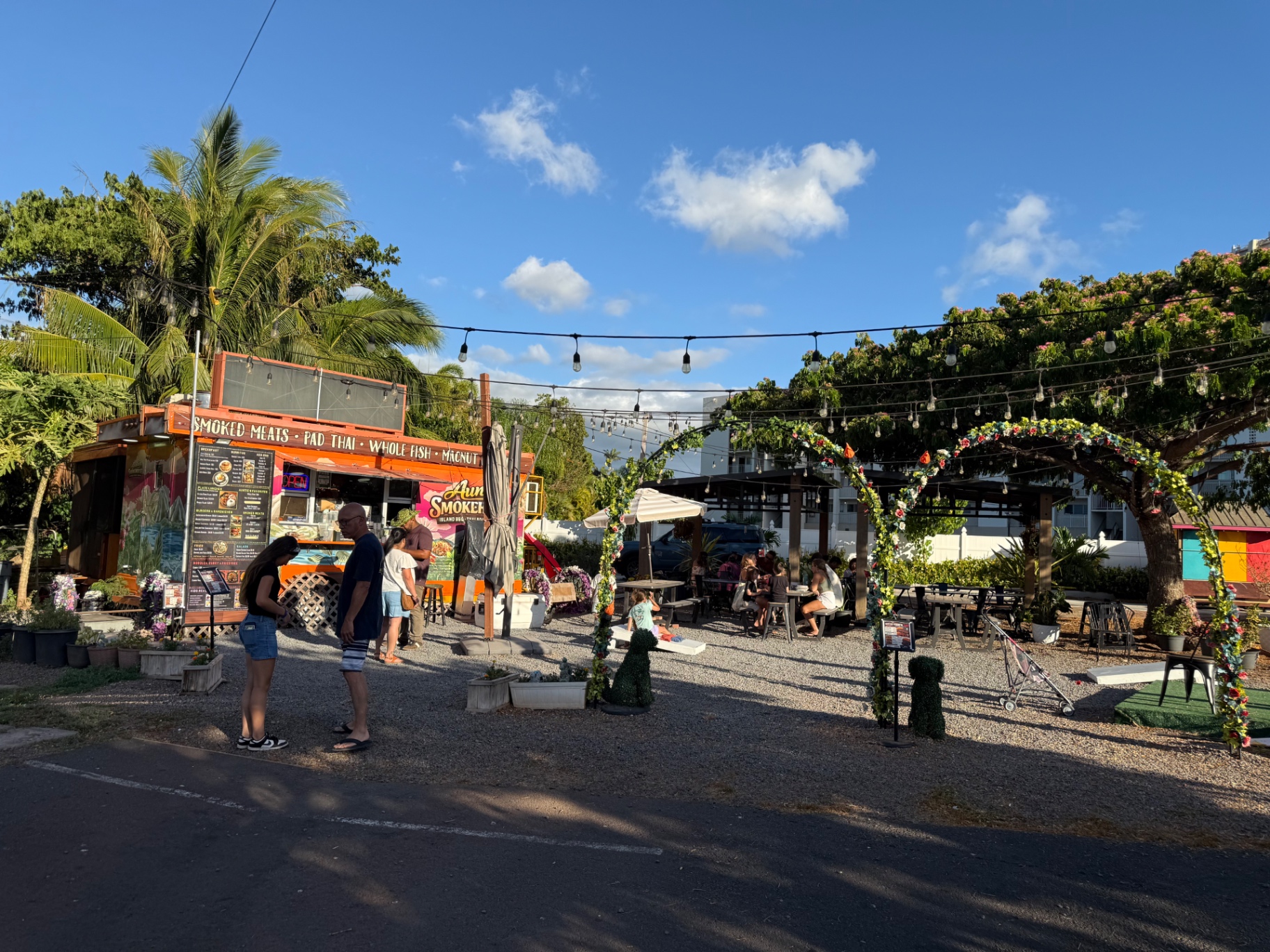 String lights and food trucks at a Maui food truck park